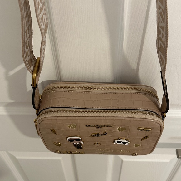 KARL LAGERFELD PARIS Maybelle Crossbody Camera Bag Shell/Tan/Beige color - Picture 4 of 16